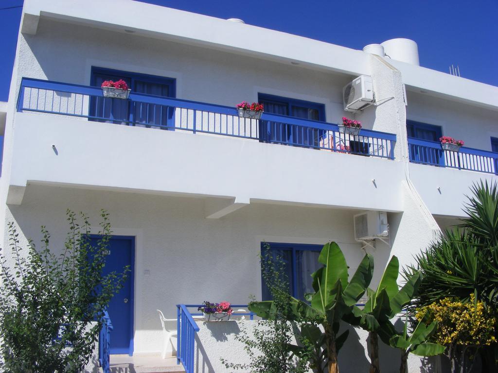 Flokkas Hotel Apartments Протарас Екстериор снимка