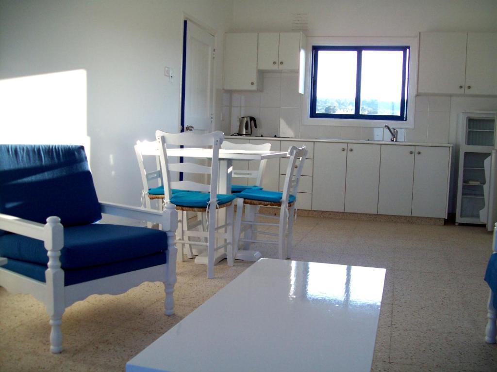 Flokkas Hotel Apartments Протарас Екстериор снимка